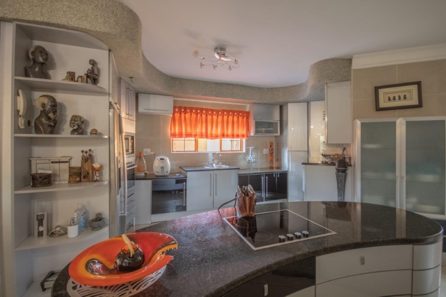 5 Bedroom Property for Sale in Birdwood Estate North West